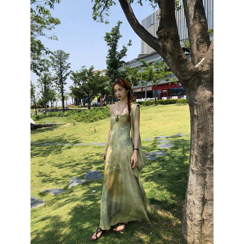 Retro Cool Light Green Pure Desire Spaghetti Strap Dress, New Summer Printed Long Dress, Elegant Green Niche Style, Slimming Effect Retro Cool Light Green Pure Desire Spaghetti Strap Dress, New Summer Printed Long Dress, Elegant Green Niche Style, Slimming Effect