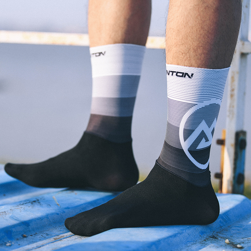 Monton Pulse 18 cycling socks men's and women's four seasons breathable sweating running basketball tide socks sport socks