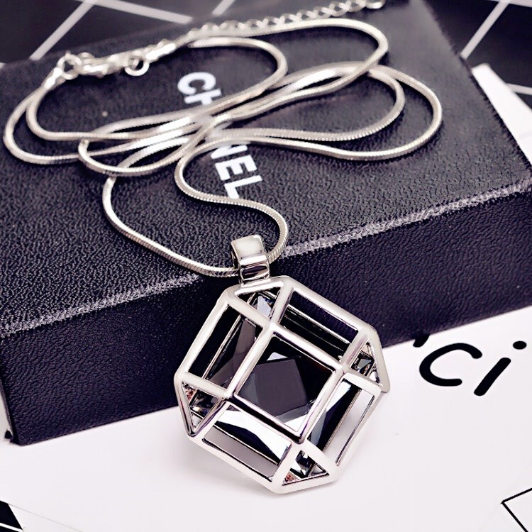 2017 Korean personality hundred collocation long version sweater chain fashion ornament necklace Women's clothes pendant new