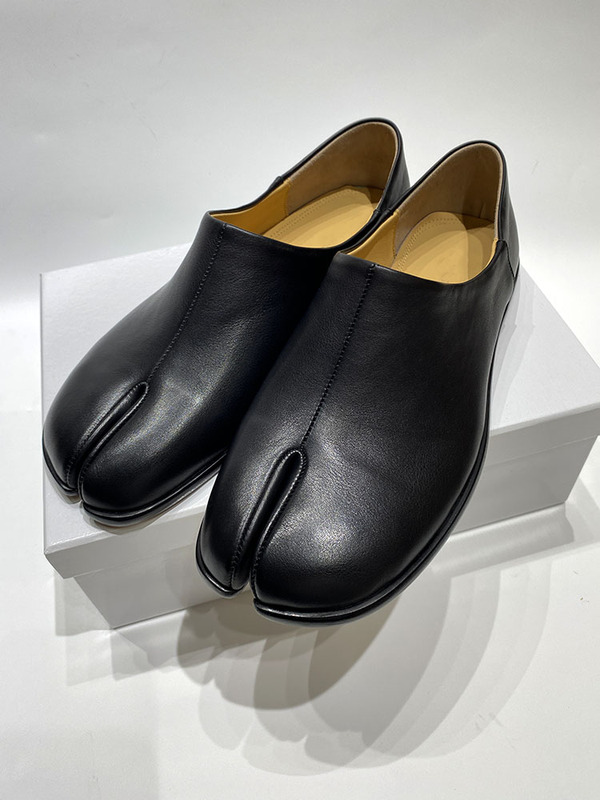 Loafers with Unique Design, Tabi Ninja Split-Toe Shoes for Men and Women, Sheep's Hoof Pig's Foot Shoes, Large Size Two-Toe Pig's Hoof Leather Shoes