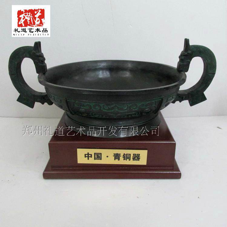 Imitation ancient bronzes craftsmanship gift pendulum decorated with double dragon pan ancient water ritual Sacrificial Clean Hand Supplies Double Dragon Spit water can be contained