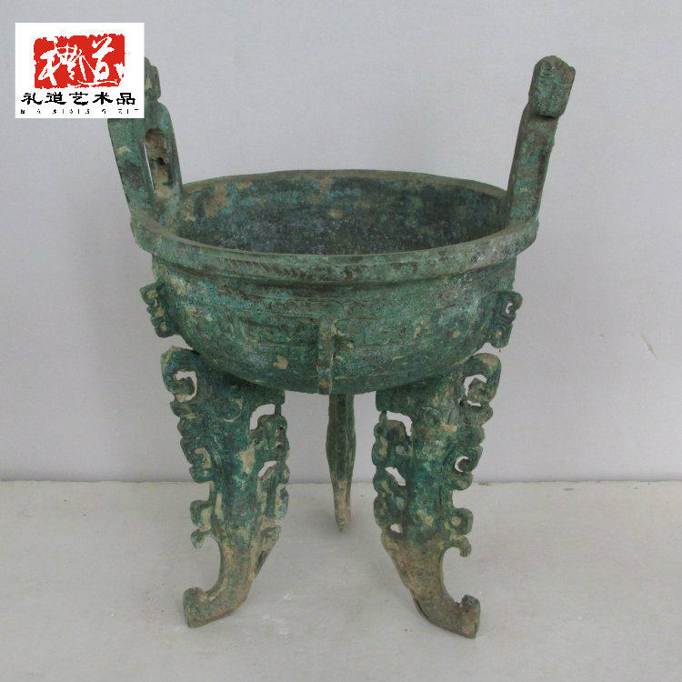 Imitation ancient bronzes and bronze ware with large tripod and tiger stand for the old green embroidered Jiangxi Oceania pure bronze and round tripod pendulum