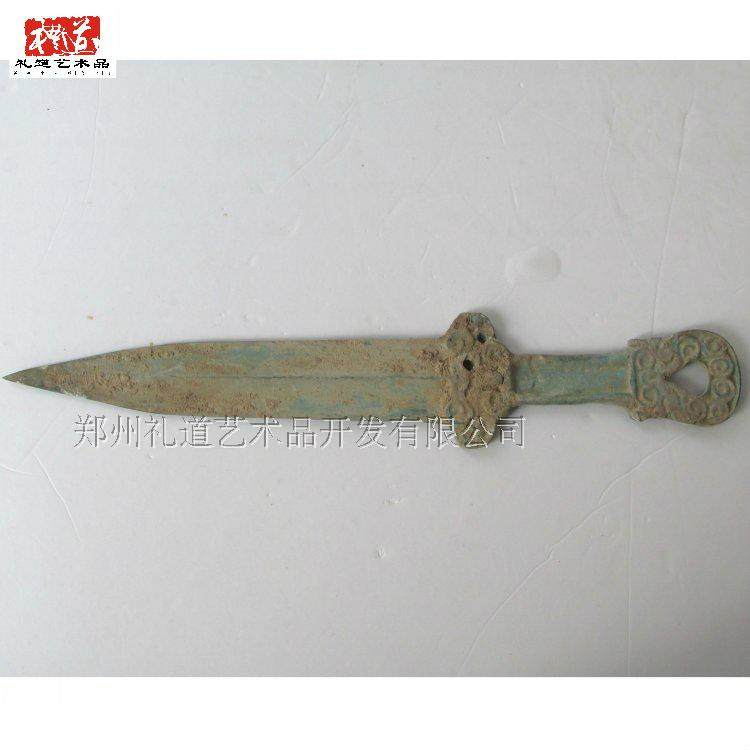 Zhengzhou antique bronze small weapon unbladed dagger ancient self-defense ornaments antique bronze knife small short sword