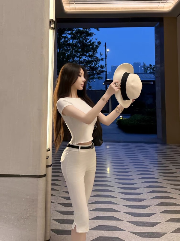 Ggqsdz【Contouring 6-Point Pants】White Women's Capri Pants, High-Waisted, Slim-Fitting, Stretchy Casual Pants for Summer Ggqsdz【Contouring 6-Point Pants】White Women's Capri Pants, High-Waisted, Slim-Fitting, Stretchy Casual Pants for Summer
