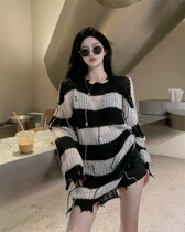 Striped knitwear womens early autumn 2021 New Korean version of design sense niche hole hole loose long lazy wind