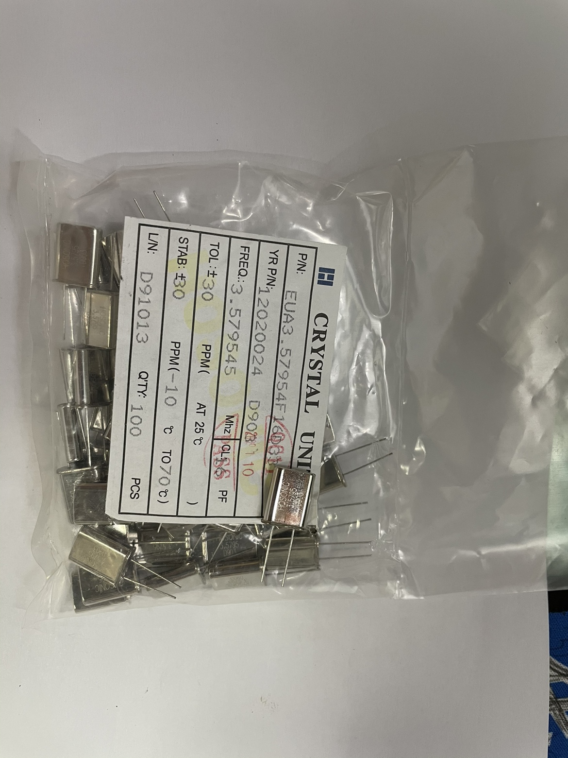 HC-49U direct plug-in quartz crystal oscillator 3 579545MHZ 3 579MHZ passive crystal