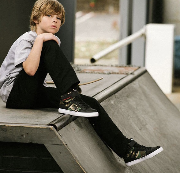 New Classic Professional Dc Children's Skateboard Shoes, High-Top Wrist Protection, No-Tie Elastic Shoelaces, Wear-Resistant and Comfortable