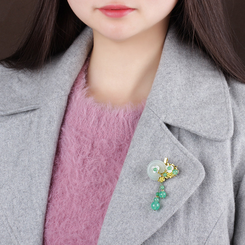 Ancient style brooch small fresh peace buckle Ethnic style corsage pin accessories pendant tassel coat coat jewelry Female