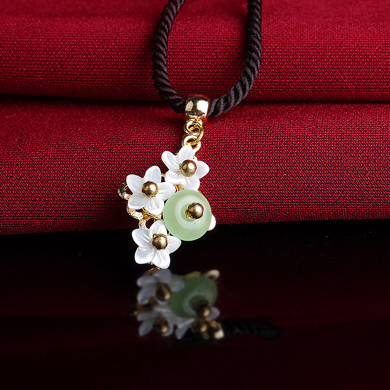 National Wind Lock Bone Chain Female Flowers GREEN BUCKLE RETRO PENDANT PENDANT HANGOVER NECKLACE SHORT PARAGRAPH ACCESSORIES MINIMALIST NECK ORNAMENT