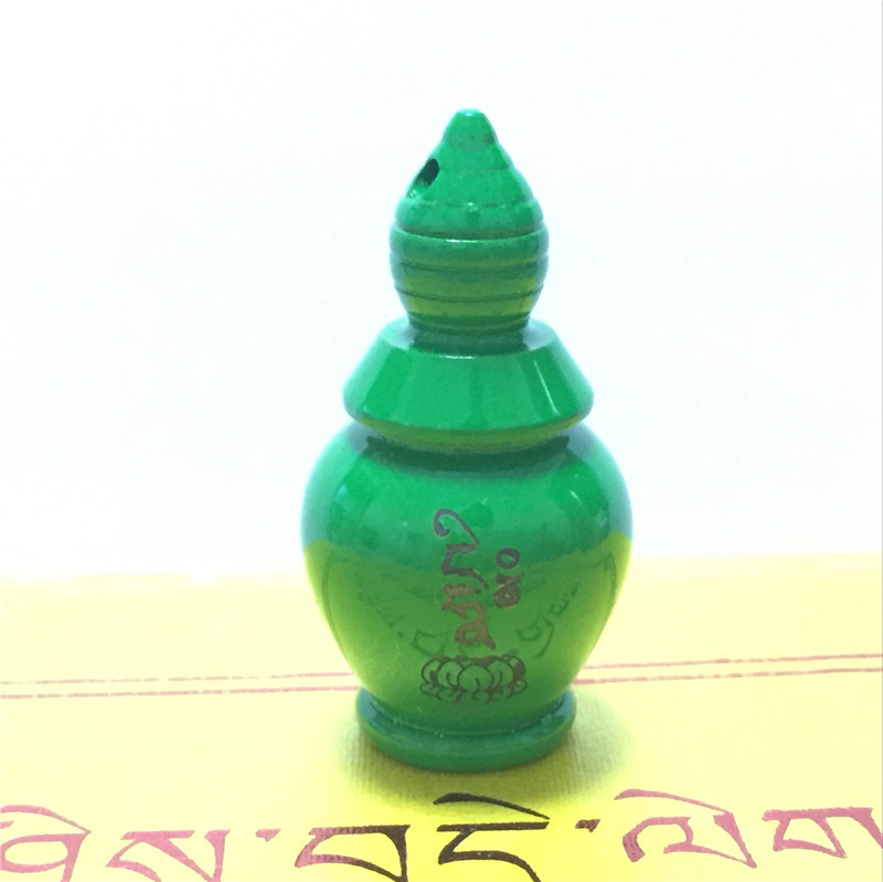 Twenty-one Taras cause lord honors the green Tara female lord, full of wishes to remove the obstacle bottle