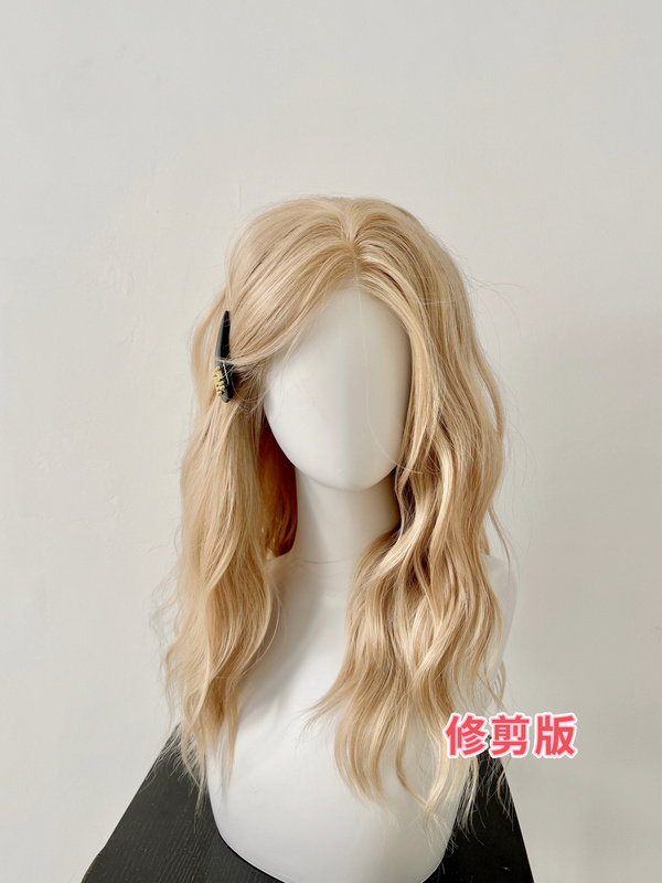 【Golden Winter】13*4 Hand-Crocheted Lace with Free Parting, Realistic Matte High-Temperature Fiber Golden Wig with Water Wave Curls