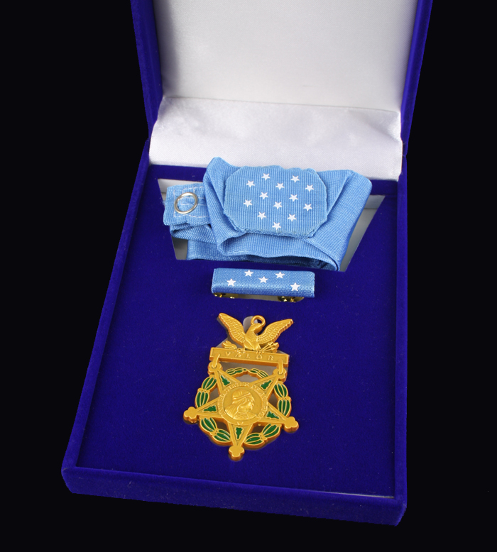 United States Metal Badge Congressional Medal of Honor Army Honor Metal Badge