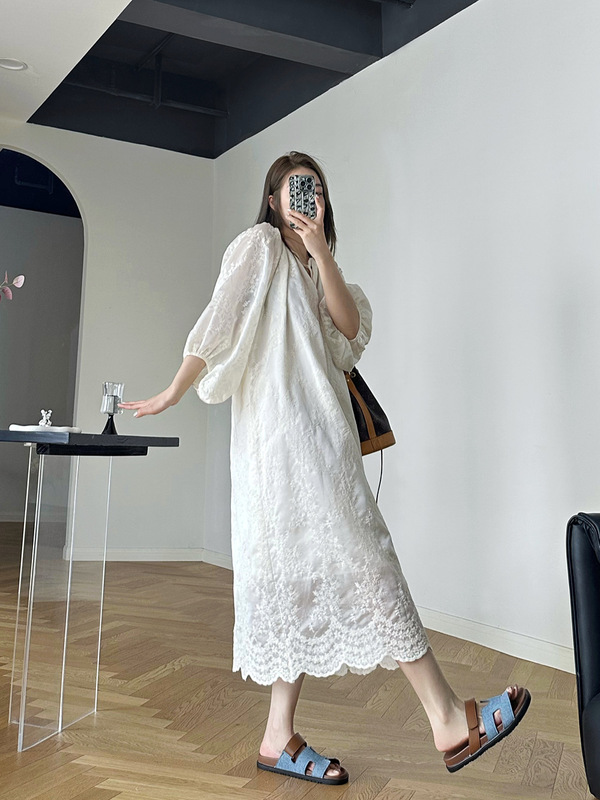 Maternity Wear Summer Style 2026 High-End Loose Large Size Embroidered Solid Color Elegant Simple and Stylish Vacation Style Dress
