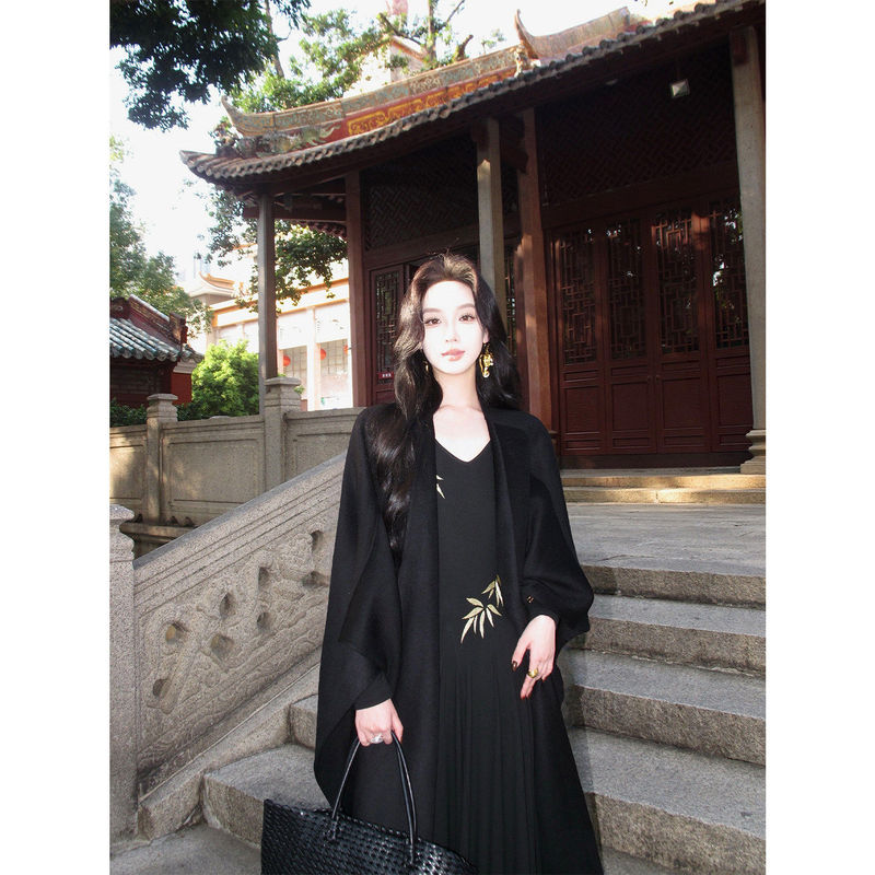 Youwei Coat, Cape, Shawl, Dual-Use Women's Outerwear, Paired with Skirt, 2025 New Scarf, Autumn and Winter Youwei Coat, Cape, Shawl, Dual-Use Women's Outerwear, Paired with Skirt, 2025 New Scarf, Autumn and Winter