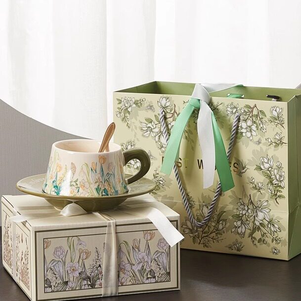 オリジナルデザインの油絵風ウィンドチャイムフラワーセラミックコーヒーカップ＆ソーサーセット、アフタヌーンティーカップ、女の子へのギフト。