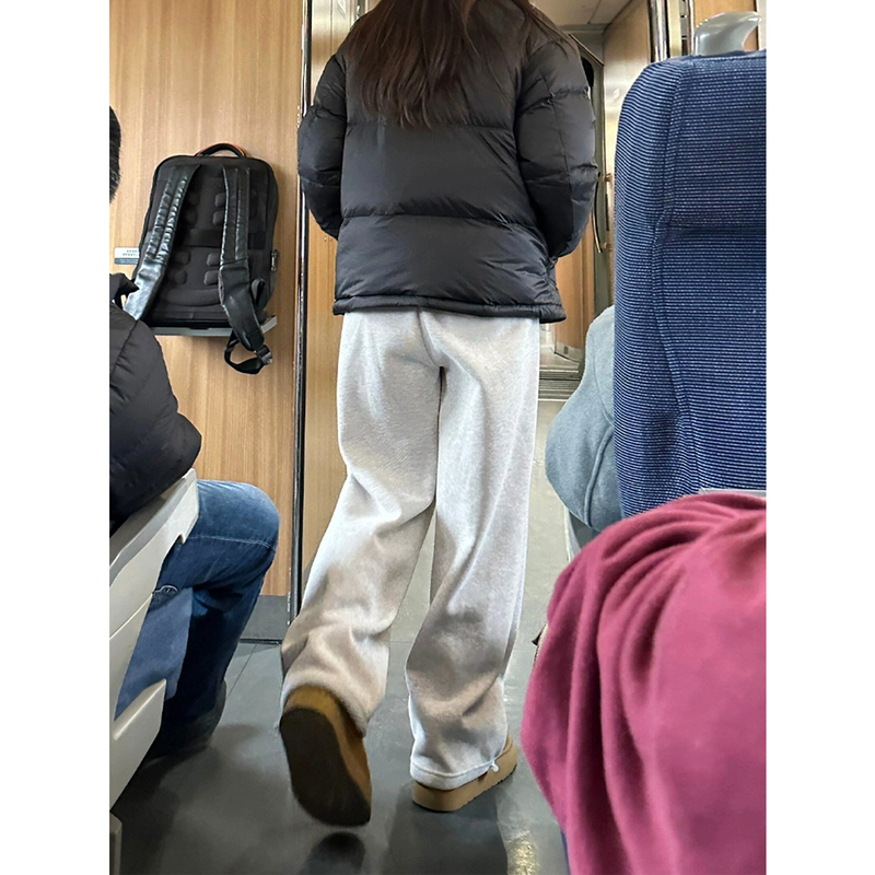 Gray Lamb Wool Sweatpants for Women, Autumn and Winter Loose Fit Joggers, Fleece-Lined Thick Wide-Leg Pants, Straight Casual Sweatpants