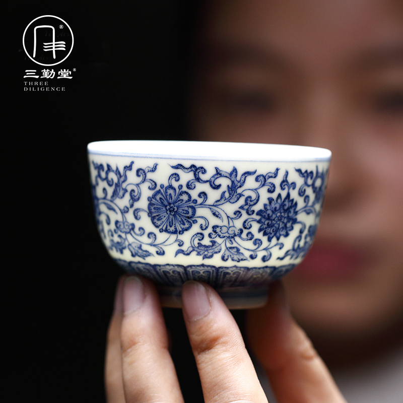 Three frequently hall of blue and white porcelain cups master cup single CPU jingdezhen ceramic kung fu tea pu - erh tea sample tea cup S43033