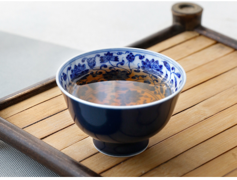 Three frequently hall cup single CPU jingdezhen ceramic masters cup small kung fu ji indigo flowers sample tea cup in hand