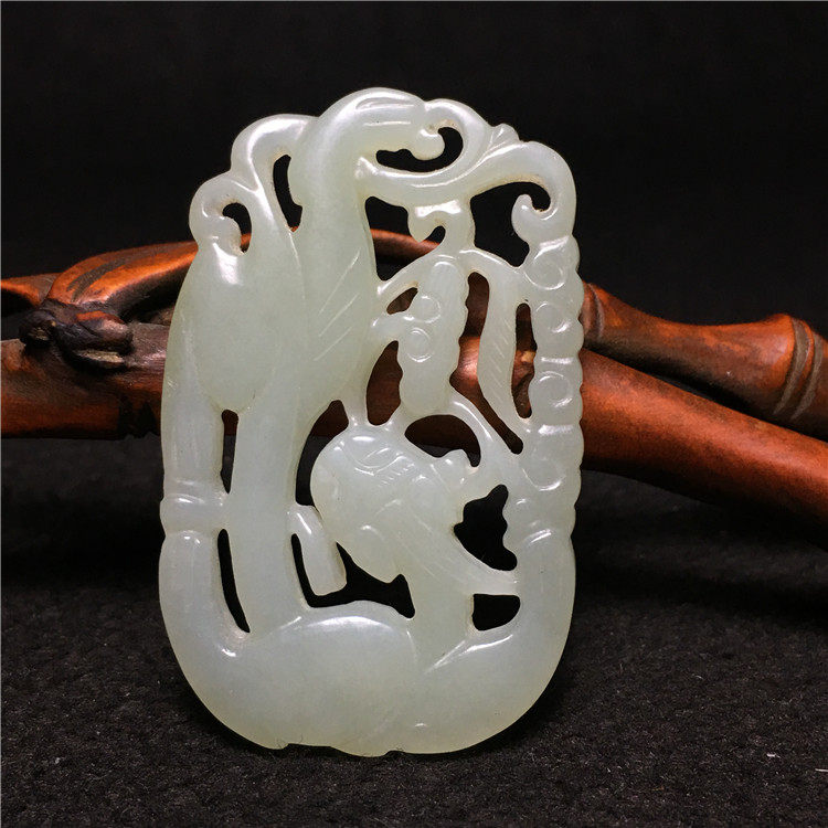 Antique imitation old Hetian jade hollow Chilong jade pendant pendant Ming and Qing Dynasty ancient jade and old jade collection