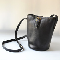 Lightweight vegetable tanned leather retro bucket bag large-capacity simple one-shoulder messenger bag foreign trade original single contrast color womens bag round