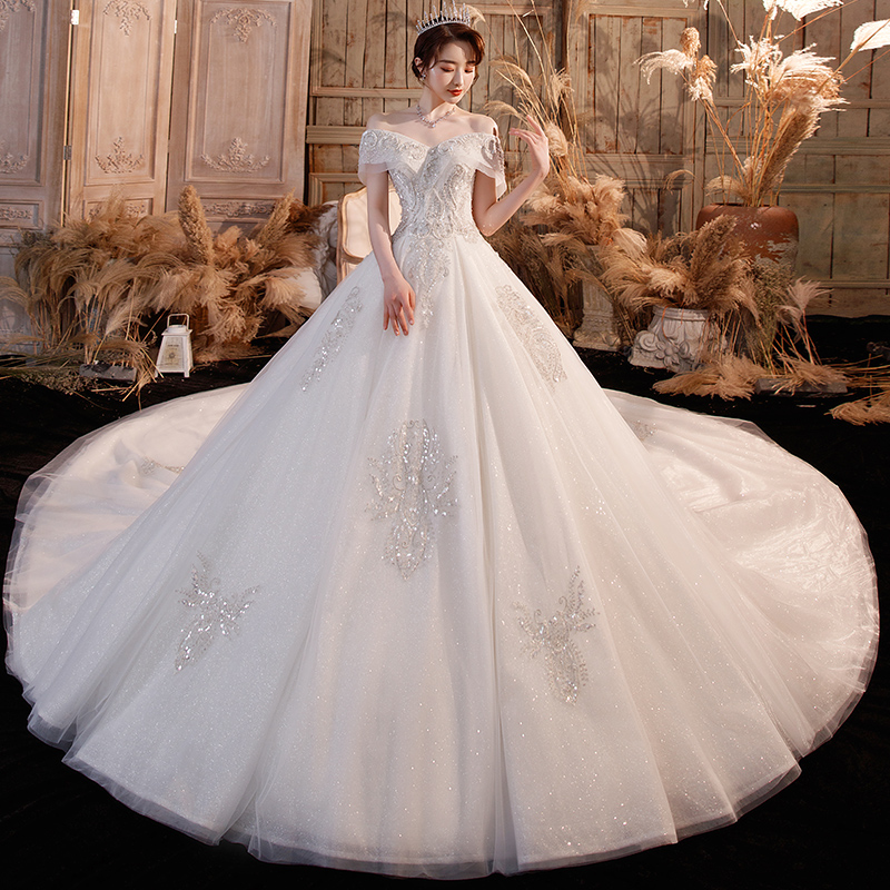 Elite wedding dress, french style, open shoulders, fitted Elite wedding dress, french style, open shoulders, fitted