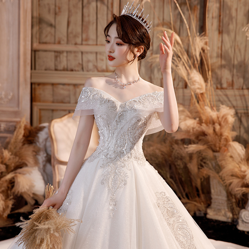 Elite wedding dress, french style, open shoulders, fitted Elite wedding dress, french style, open shoulders, fitted