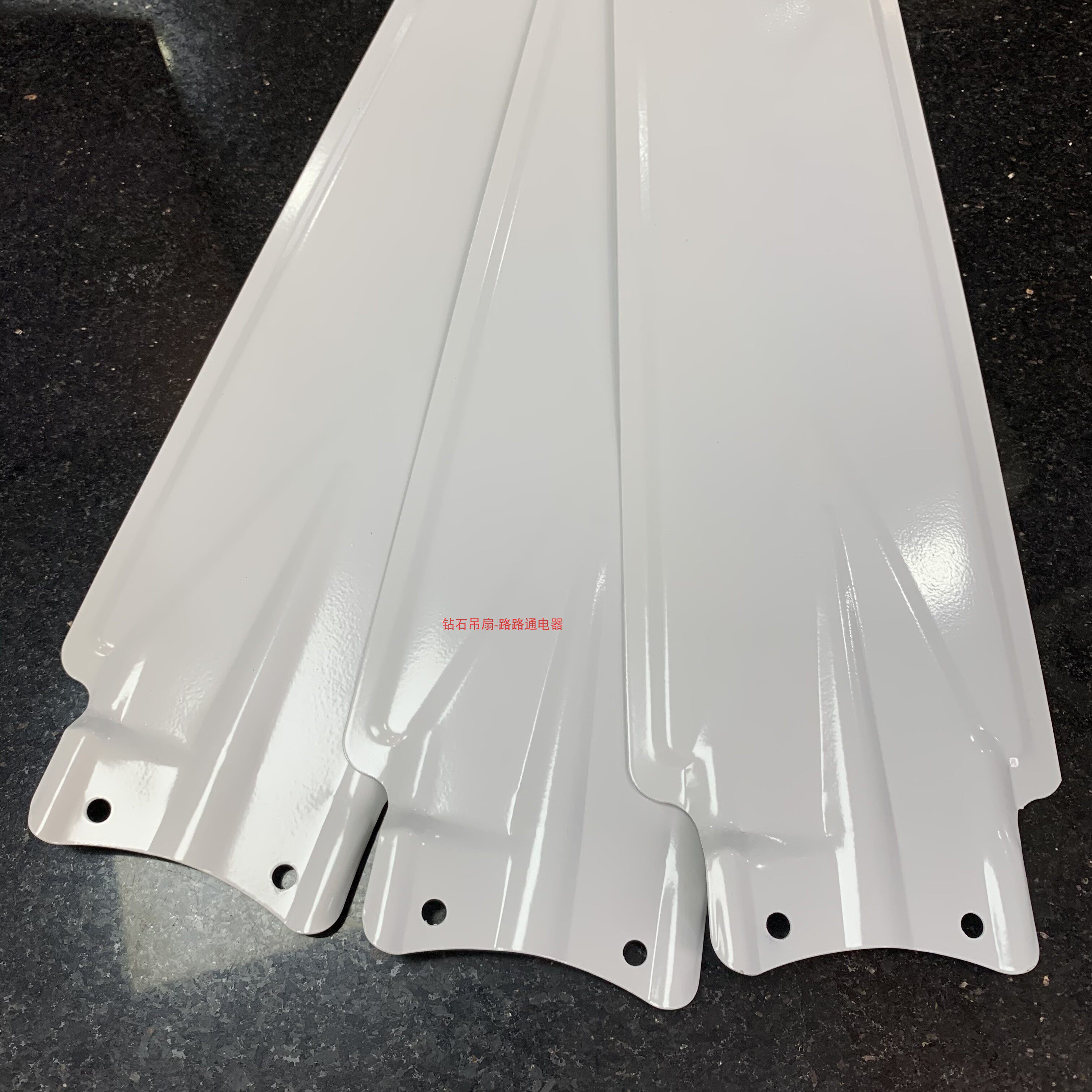 Потолочный вентилятор 钻石美的艾美特长城吊扇白色铁扇叶1400-56叶片铁制3片/绿色吊扇