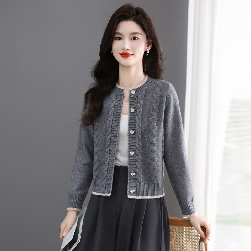 Ordos City Women's Wool Sweater Knitted Cardigan Short Twist Pattern Sweater Spring and Autumn High-End Style for Petite Women Ordos City Women's Wool Sweater Knitted Cardigan Short Twist Pattern Sweater Spring and Autumn High-End Style for Petite Women