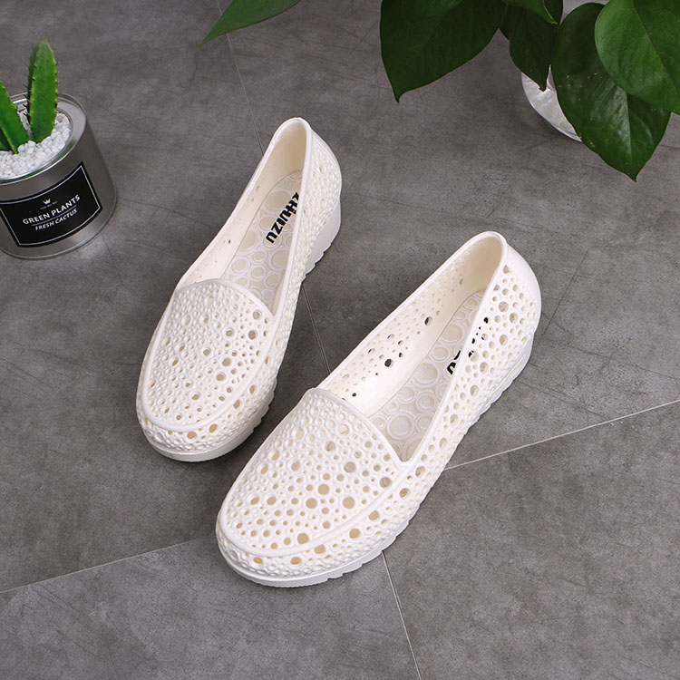 Có thể Linger bầu trời dốc với đôi giày y tá dép trắng nữ mùa hè bằng nhựa rỗng dép havaianas