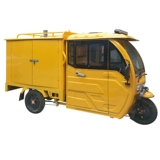 Трехпроницаемая стиральная машина для автомобилей движется -