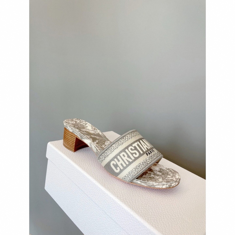Beautiful and Classic~ Letter Embroidered Slippers for Women, Suitable for Outdoor Wear in Spring and Summer, Genuine Leather, Casual, Versatile, Rhinestone Chunky Heel, Slip-On Sandals