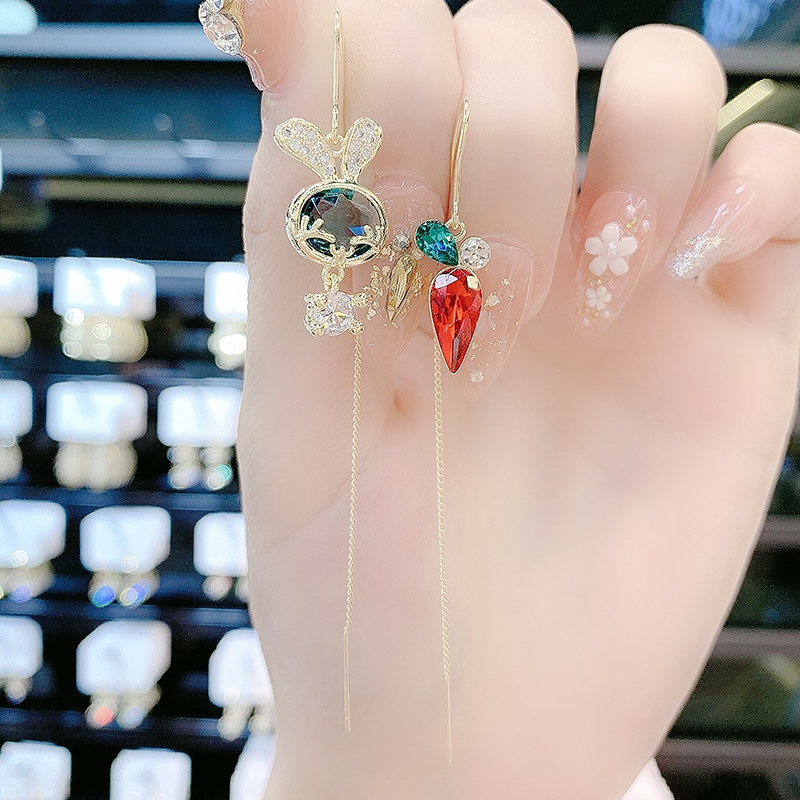 Asymmetric carrot rabbit earrings 2022 new tide niche design personality network red ear crash female