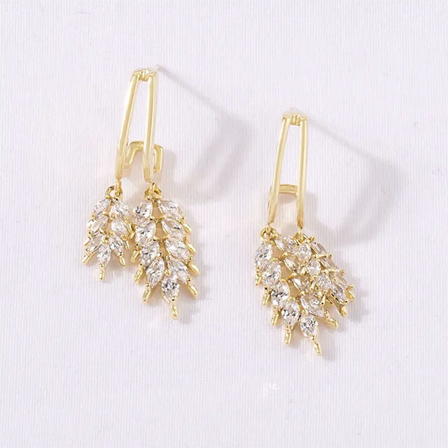 Korean temperament light luxury zircon leaf earrings niche design leaf earrings earrings high-end earrings silver needles