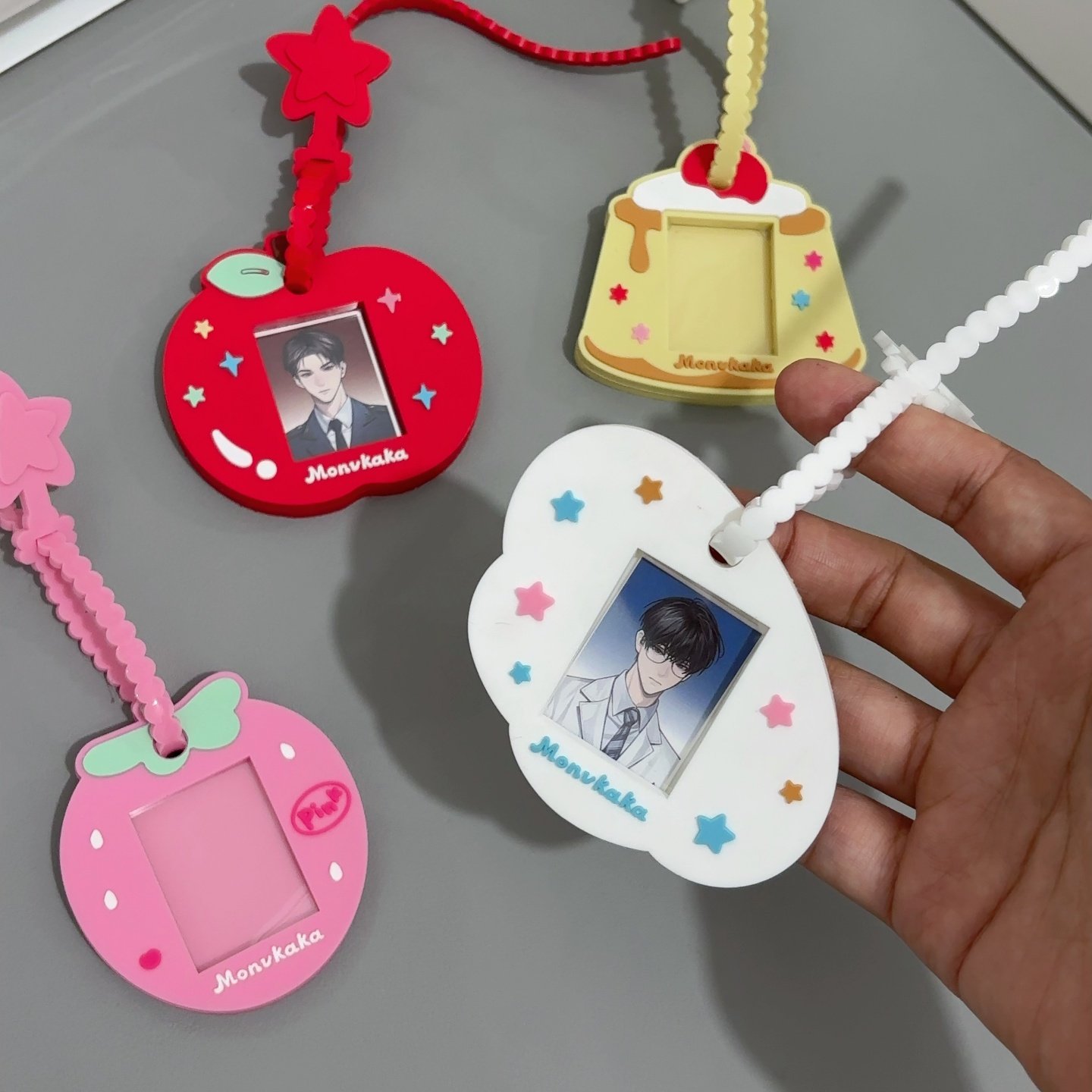 Cute 1-inch silicone card holder, ID photo display pendant, small card storage and display, soft rubber rope, luggage tag
