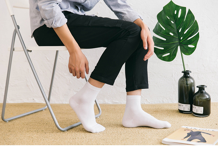 Nhà máy trực tiếp nam vớ cotton màu rắn trong vớ vớ nam vớ cotton nam khử mùi vớ thể thao tất nam