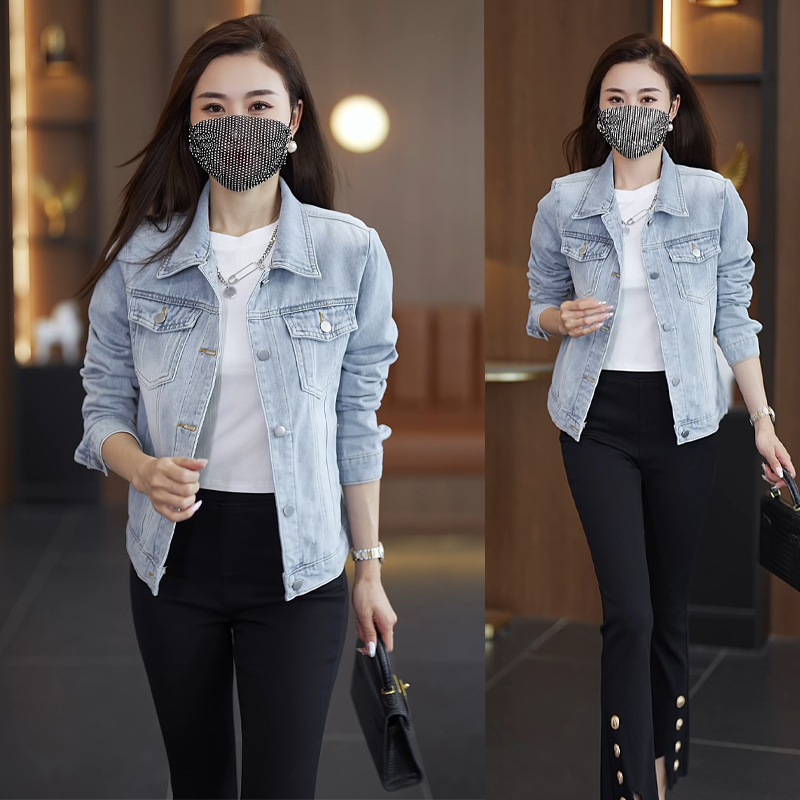 Light Blue Denim Jacket for Women, Short Style, Spring and Autumn, Slim Fit, Versatile, Casual, with Inner Pockets, Long Sleeves, Jacket Top to Pair with Skirts