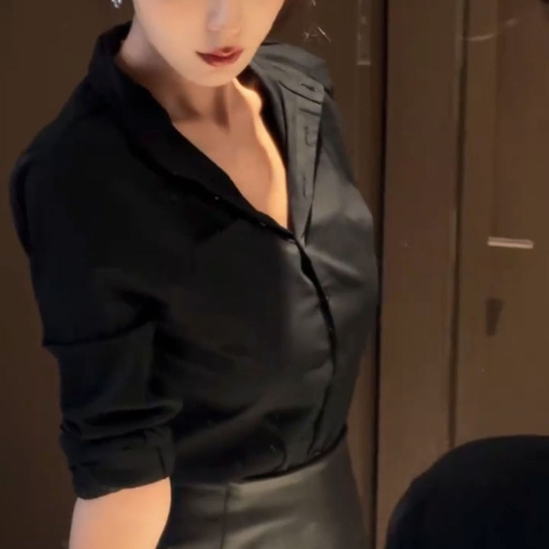 V-Neck Black Shirt for Women, Long-Sleeved, Spring and Autumn, Relaxed, Simple and Elegant, Base Shirt, Stylish Outfit, Ol Shirt