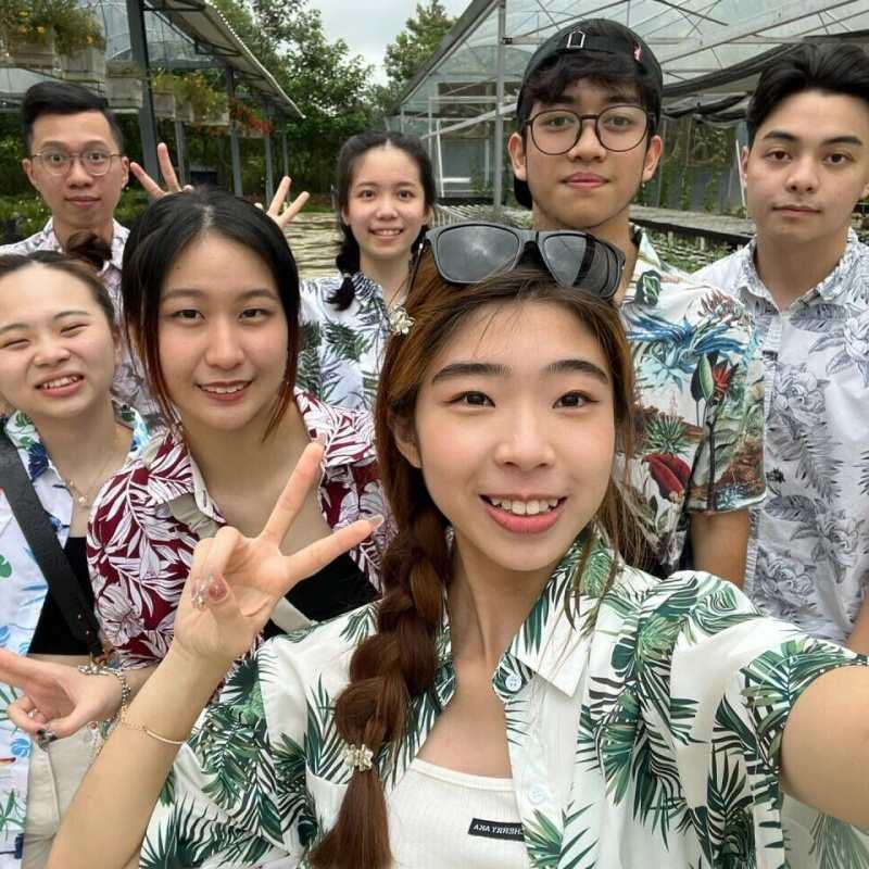 Thailand Yunnan Water Splashing Festival Beach Vacation Floral Shirt for Men and Women Couple Outfits Bali Hawaii Floral Shirt Five-Point Sleeves