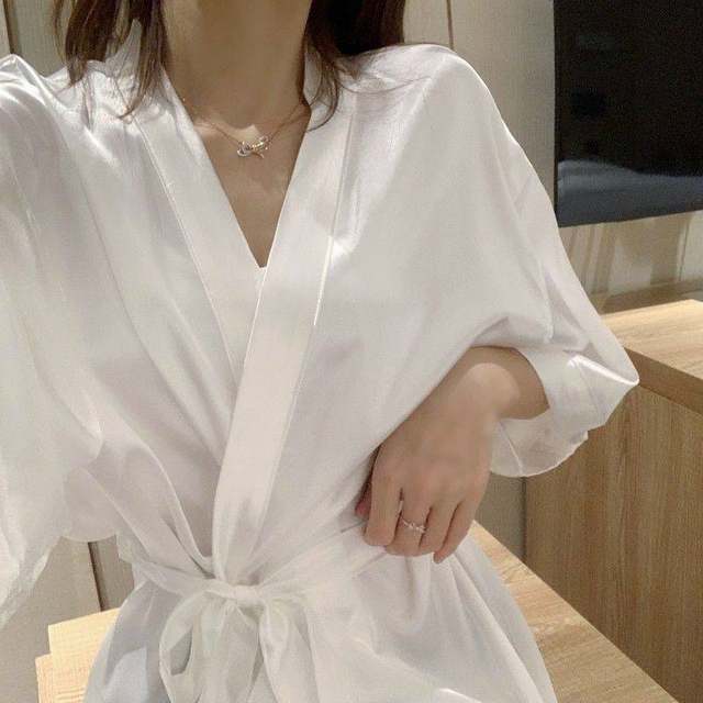 ລະດູໃບໄມ້ປົ່ງແລະລະດູຮ້ອນຂອງແມ່ຍິງປີ 2024 ຜ້າໄຫມບາງໆ sexy and cute nightgown dress Korean style hotel bathrobe loose dressing gown