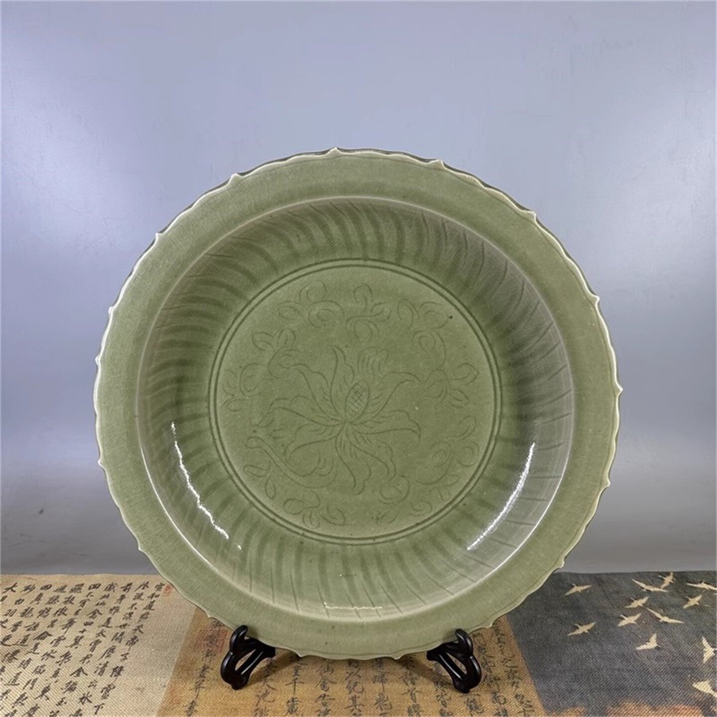 中国　古美術•宋時代龍泉窯葵花口器瓷器 中国 古美術•宋時代龍泉窯葵花口器瓷器 - メルカリ