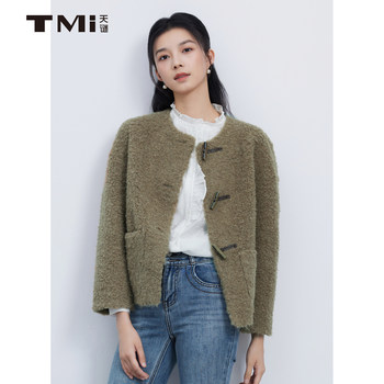 Mysterious lambswool coat