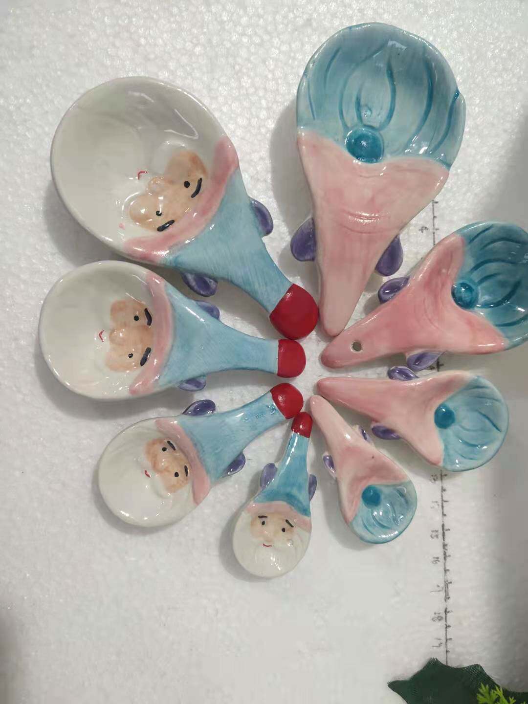 Ceramic cartoon micro-defect elf Christmas spoon hat four-piece set of hamster golden bear pet measuring spoon household seasoning