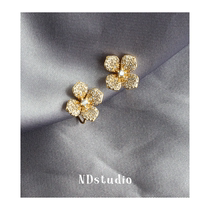 ND full drill lucky grass small fragrant wind shiny zircon high-grade sense no earhole without pain silicone mosquito coil ear clip