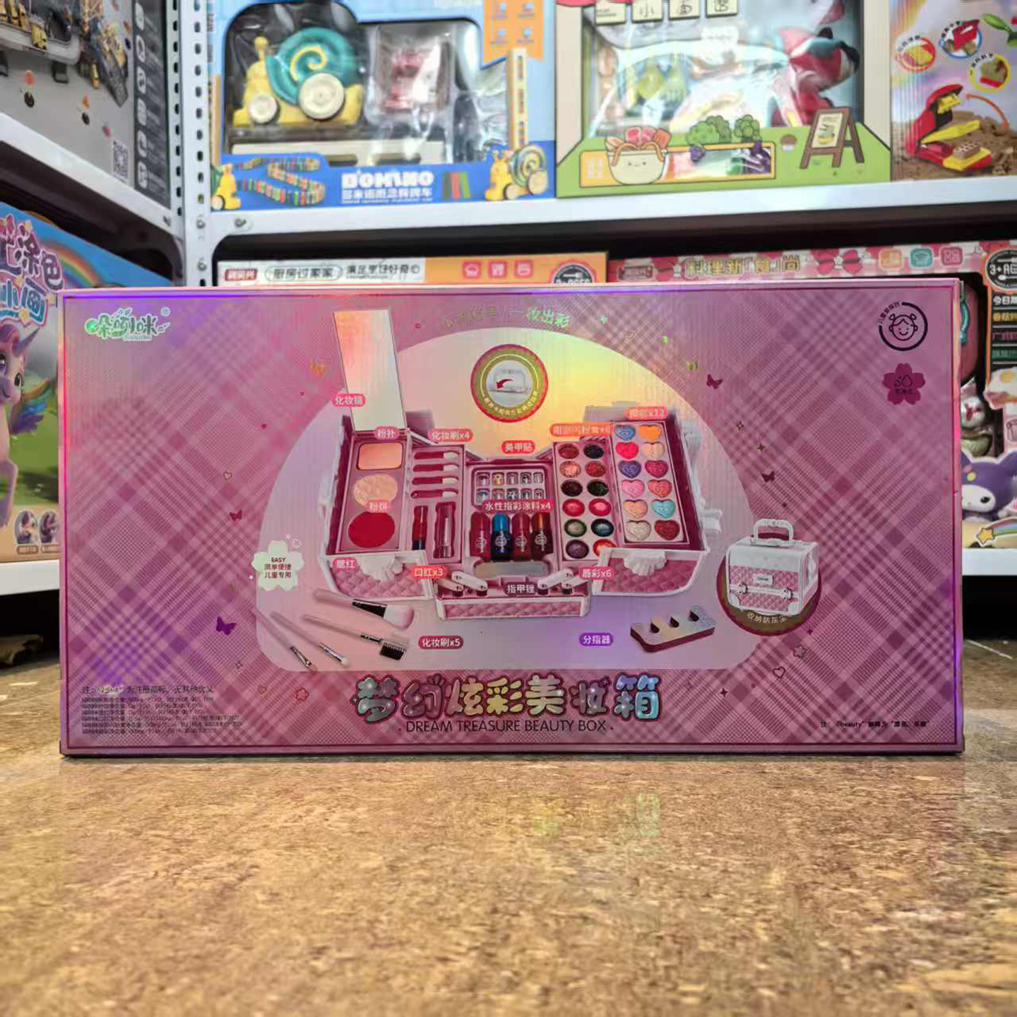 探索女孩童年中的梦幻美妆小天地：玩具化妆套装全解析