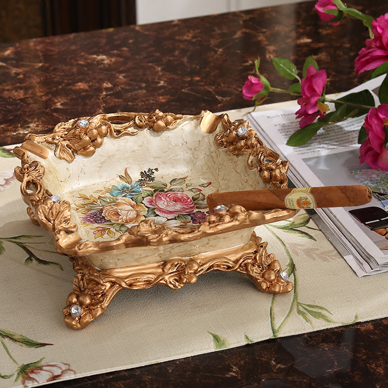 Creative ashtray European living room with lid decoration process gifts decorated office household cigar ashtray