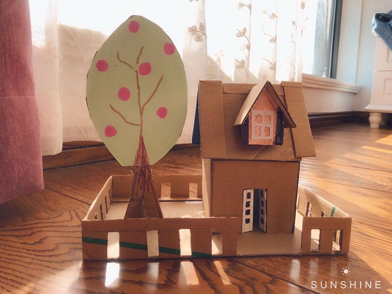 Handmade Three-Dimensional Waste Utilization Project: Transforming Old Cardboard Boxes into Small Houses, Kindergarten Craft and Art Project Finished Product