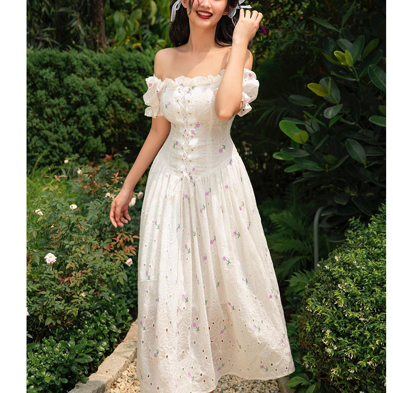 24 Summer Machine Embroidered Niche Dress Off-Shoulder Strapless Vacation Style Midi Dress