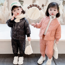 Girls winter suits 2020 new childrens warm Korean version plus velvet little girl autumn and winter thickened Western style two-piece suit