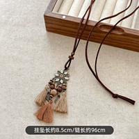 Антикварное колье с кисточками, покрытое лепестками