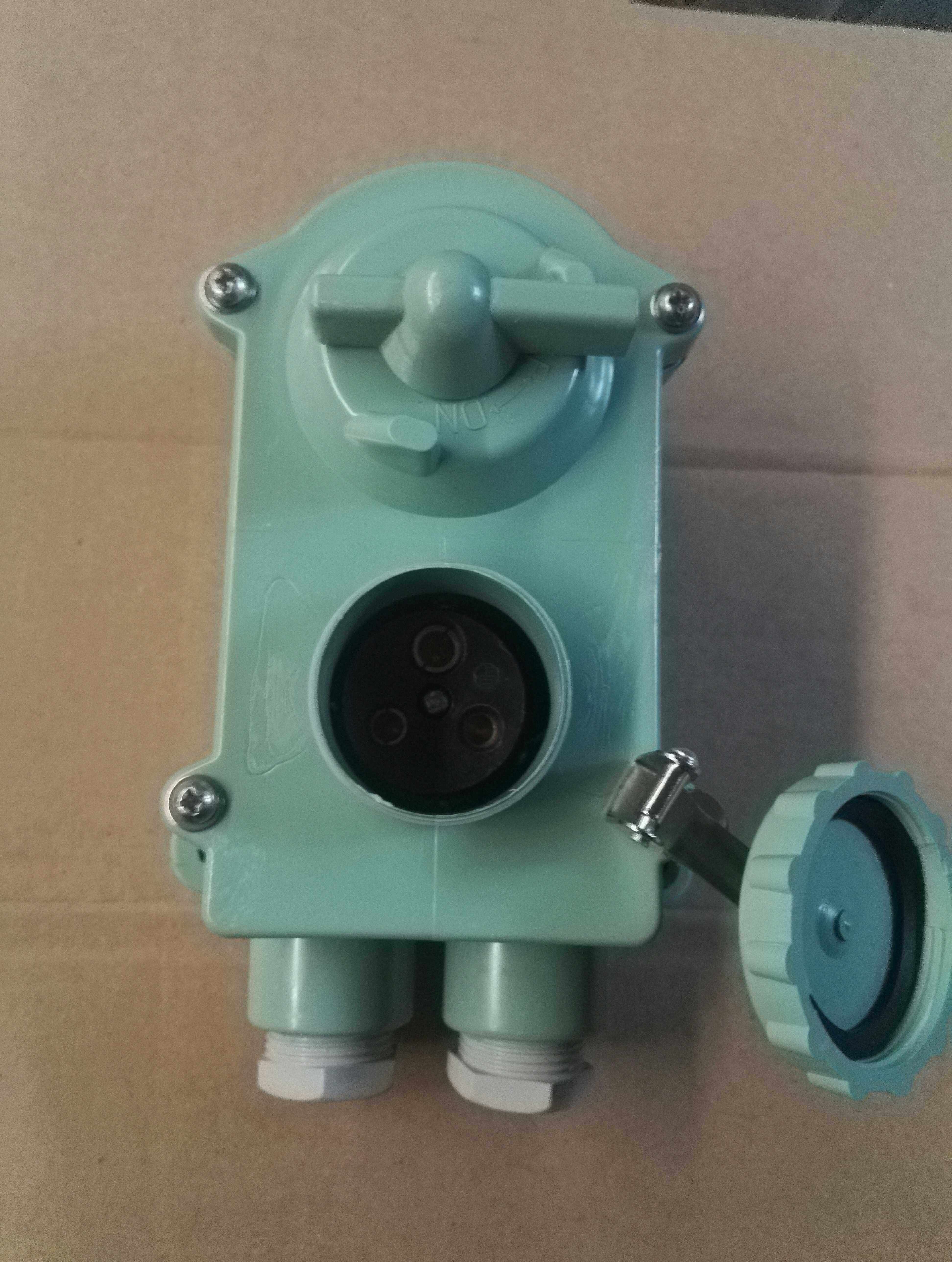 792857 American USCG socket with switch